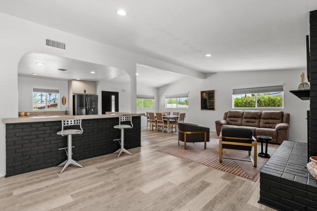 74279 Old Prospector Trail, Palm Desert CA: https://media.crmls.org/mediaz/1036e661-023f-4b8d-b054-1f160645147e.jpg