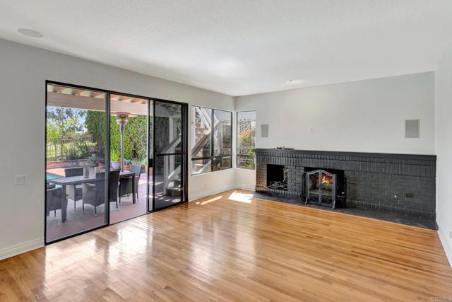 1211 Countrywood Lane, Vista CA: https://media.crmls.org/mediaz/1037557c-f53d-4936-8a04-59950f160871.jpg