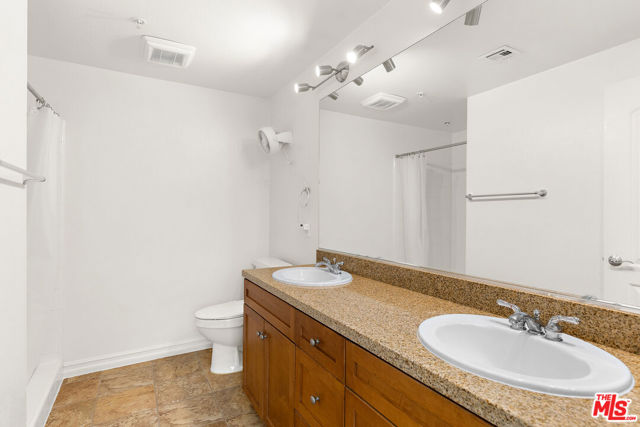 629 Traction Avenue, Los Angeles CA: https://media.crmls.org/mediaz/10375b31-b835-4e83-914f-da45f1b146fb.jpg