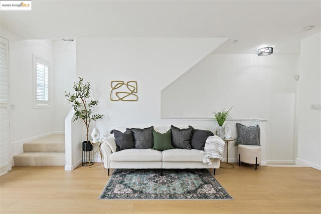 4153 Clarinbridge Cir, Dublin CA: https://media.crmls.org/mediaz/10375b5d-2301-423f-95b7-9b3abc5d5b29.jpg