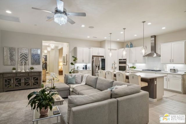 101 Zinfandel, Rancho Mirage CA: https://media.crmls.org/mediaz/103797f6-4a89-4727-99f1-eda24973e55b.jpg