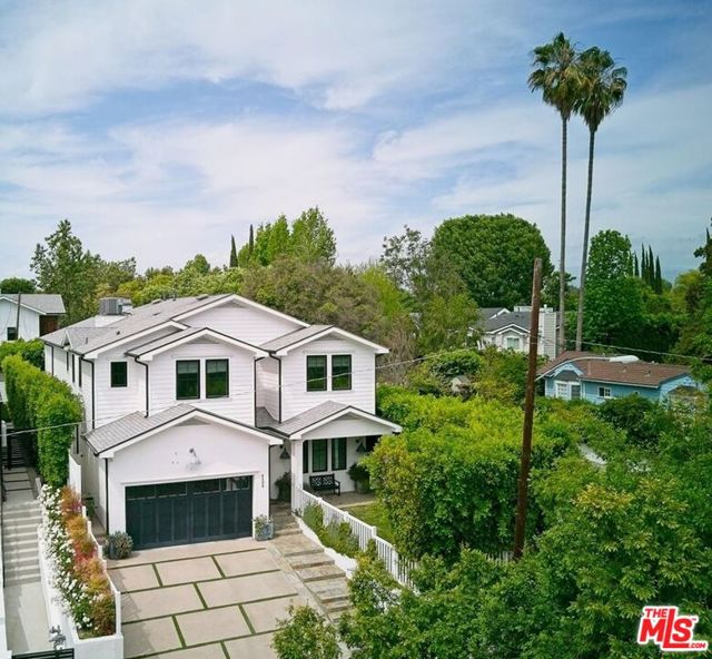 4105 Bellingham Avenue, Studio City CA: https://media.crmls.org/mediaz/1037e99b-eaf3-476a-bc43-8ef0d61cb83d.jpg
