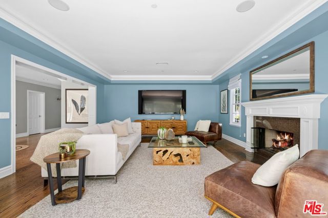 17710 Karen Drive, Encino CA: https://media.crmls.org/mediaz/103836a7-3c5e-4c55-816a-fdf4ce1d042c.jpg