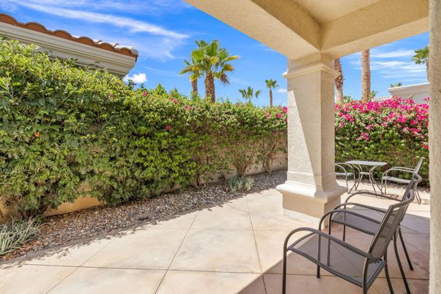 80813 Calle Azul, La Quinta CA: https://media.crmls.org/mediaz/1038a446-9361-4b32-b7a9-870e6ab547ef.jpg