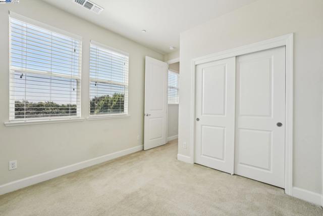 Image 29 of 45 For 23320 Wilmot Cir