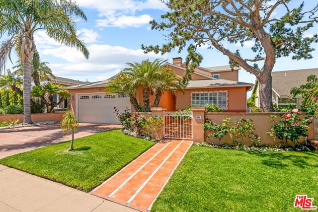 8221 Delgany Avenue, Playa del Rey CA: https://media.crmls.org/mediaz/10391558-d666-42e6-91f0-7139e5293fb2.jpg