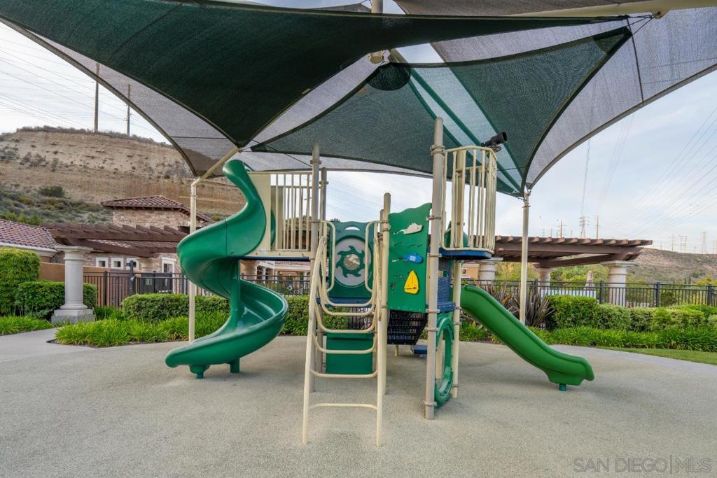 https://media.crmls.org/mediaz/103987e4-a37f-4c91-9aa9-e6544dbacf8d.jpg?preset=X-Large
