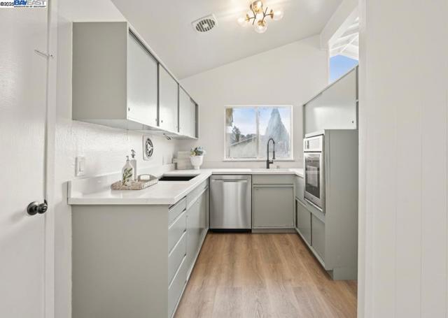 2541 Duke Ave, Richmond CA: https://media.crmls.org/mediaz/1039f4cb-3b49-413c-8d52-d2cc85205eb2.jpg