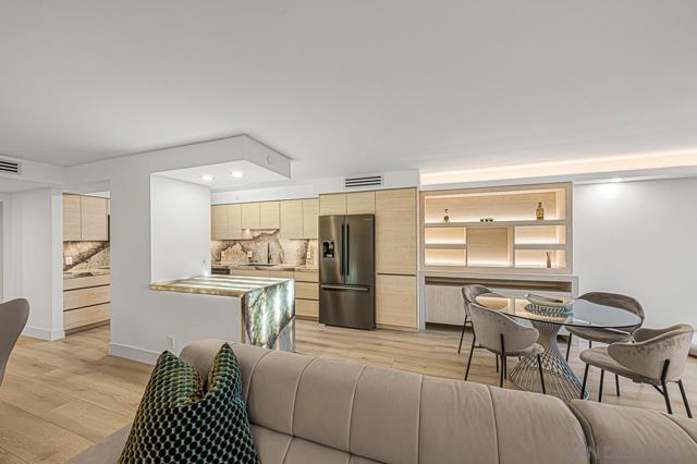 1820 Avenida Del Mundo, Coronado CA: https://media.crmls.org/mediaz/103aaf68-b363-4e5d-8b16-5c8f0eddc86c.jpg
