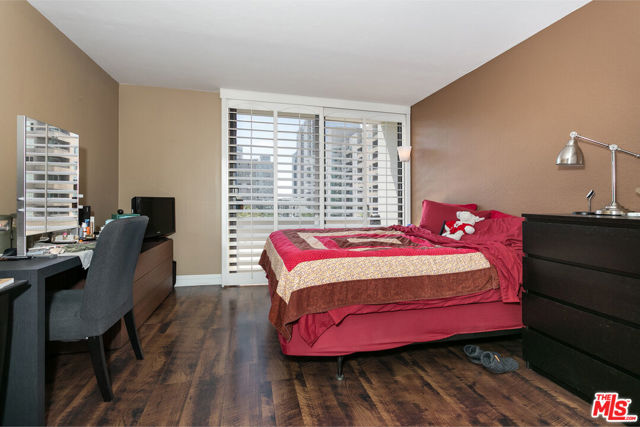 600 W 9th Street, Los Angeles CA: https://media.crmls.org/mediaz/103ab89a-806a-4adb-a299-835eefcdc162.jpg