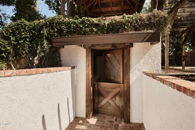 6900 Lurline Avenue, Los Angeles CA: https://media.crmls.org/mediaz/103ad7ee-92ba-4015-ad41-2210f724f8f6.jpg