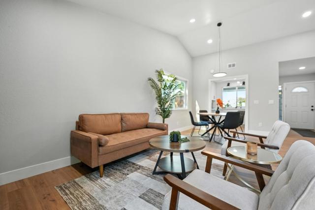 1190 Rio Norte Way, Sacramento CA: https://media.crmls.org/mediaz/103b4ede-6312-42f1-b79a-0932b575197e.jpg