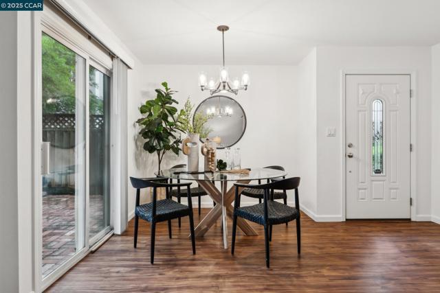 136 Garden Creek Pl, Danville CA: https://media.crmls.org/mediaz/103b94c4-a60f-4e3f-a090-04f88fc5eb28.jpg