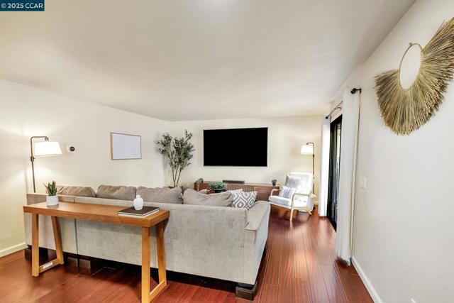 154 Turnberry Way, Vallejo CA: https://media.crmls.org/mediaz/103b9d2e-b100-4829-989e-ee706d215b1d.jpg