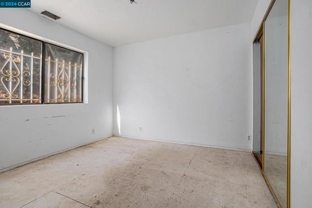 Image 17 of 30 For 5860 Leona St