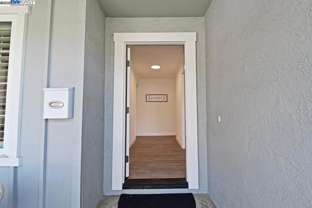 573 Junipero St, Pleasanton CA: https://media.crmls.org/mediaz/103d1734-a7c6-49fa-be67-cb1ca5c441ff.jpg