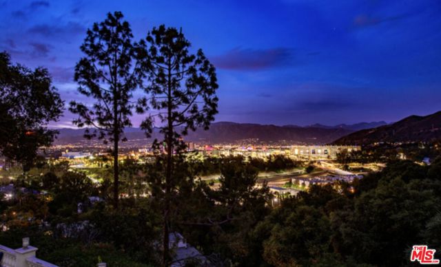 3200 Oakley Drive, Los Angeles CA: https://media.crmls.org/mediaz/103dd1cb-abc2-4105-88c3-1022877c5fb6.jpg