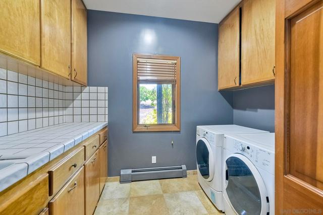2511 Via Rancheros, Fallbrook CA: https://media.crmls.org/mediaz/103df3e9-ab50-4035-b4eb-03228a7d9289.jpg