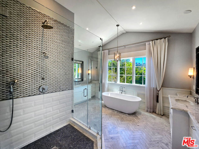 3815 Valley Meadow Road, Encino CA: https://media.crmls.org/mediaz/103e3e32-4497-4260-8f68-2b1325e8f491.jpg
