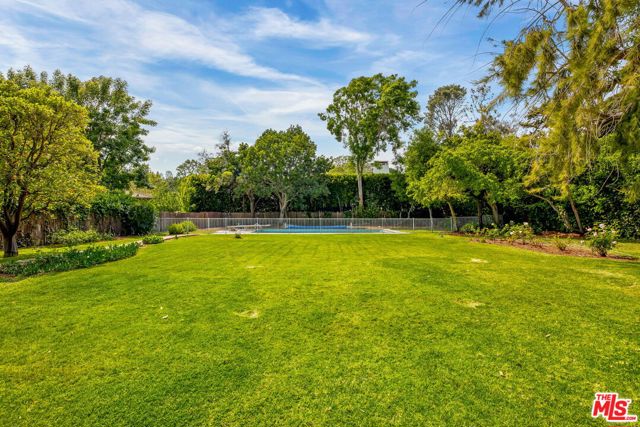 1639 Mandeville Canyon Road, Los Angeles CA: https://media.crmls.org/mediaz/103e9581-479e-47b3-b352-71d0c8c083d6.jpg