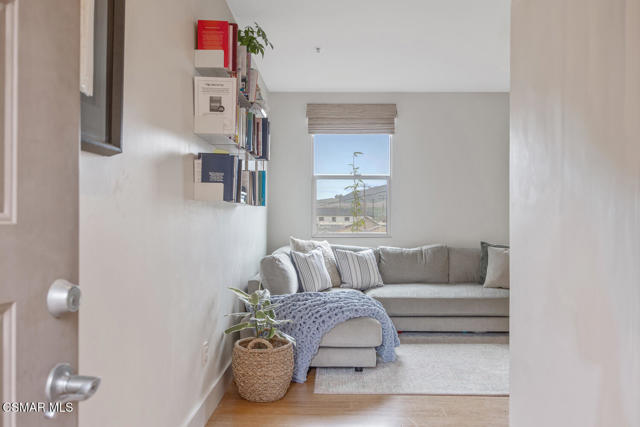 285 N Ventura Avenue, Ventura CA: https://media.crmls.org/mediaz/103ecf69-ea50-484b-9c04-3a5f6b5863d7.jpg