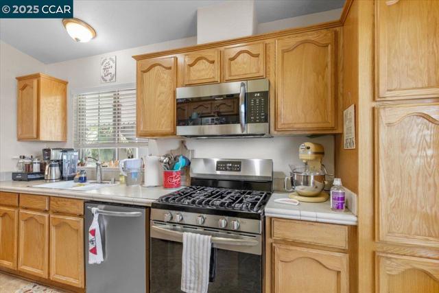 193 Maureen Cir, Bay Point CA: https://media.crmls.org/mediaz/103f4f16-2d64-4419-8c1f-e5c03a80dde0.jpg