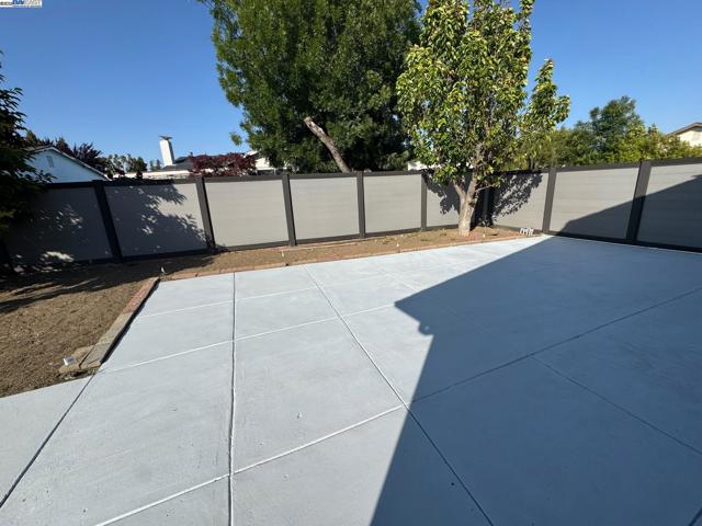 34288 Torrington Pl, Fremont CA: https://media.crmls.org/mediaz/103fad5c-e942-4346-8809-d36424ee3520.jpg