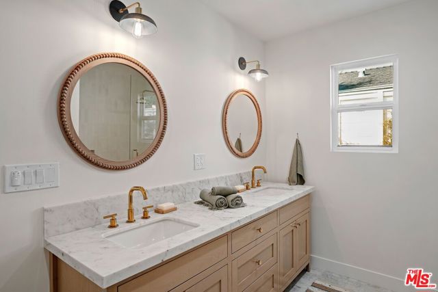 Image 18 of 29 For 4525 Greenbush Avenue