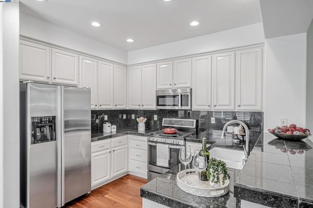 260 Abigail Cir, Danville CA: https://media.crmls.org/mediaz/1040f383-ed23-4ef1-b777-557dcc660a61.jpg
