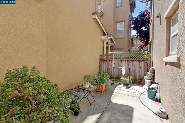 5349 EAGLE COURT, Richmond CA: https://media.crmls.org/mediaz/10413689-1789-421a-89af-54c7f94f789d.jpg