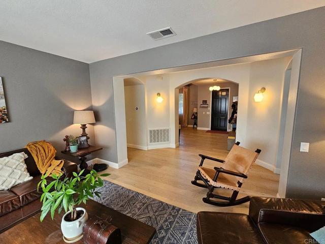 2856 Falling Waters Court, Chula Vista CA: https://media.crmls.org/mediaz/104141d0-0590-48dd-b5d2-c8ca01cfd50d.jpg