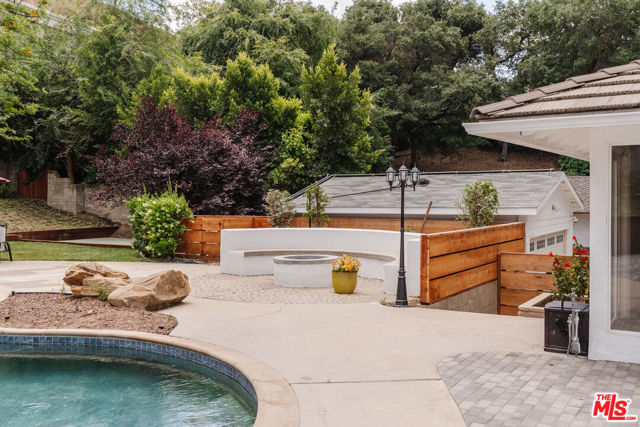 15514 Del Gado Drive, Sherman Oaks CA: https://media.crmls.org/mediaz/10417d7e-b8e3-412e-a886-af93bc5a3e6a.jpg