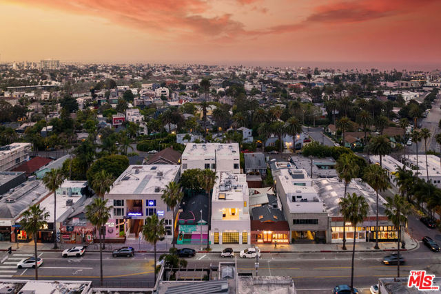 1346 Abbot Kinney Boulevard, Venice CA: https://media.crmls.org/mediaz/1041c11e-5b49-4436-8a0f-b1b5379becc8.jpg