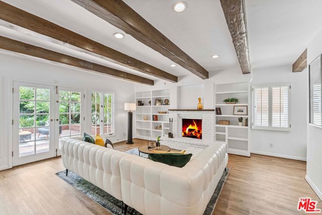 217 17th Street, Santa Monica CA: https://media.crmls.org/mediaz/1042800e-02ac-4172-8ee7-9843223a1166.jpg