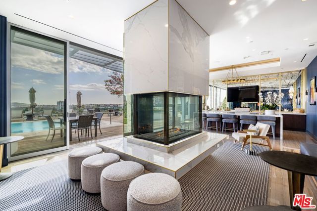 8500 Burton Way, Los Angeles CA: https://media.crmls.org/mediaz/1042a9c0-1694-47fa-a5ab-be4587dcc969.jpg