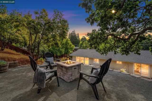 3739 Northridge Dr, Concord CA: https://media.crmls.org/mediaz/1042c535-2abd-47b2-87bd-520fb5bd5fb1.jpg