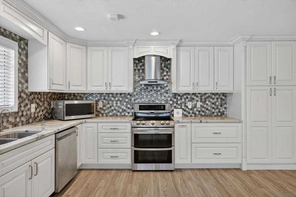 11225 Madrigal St - photo 13
