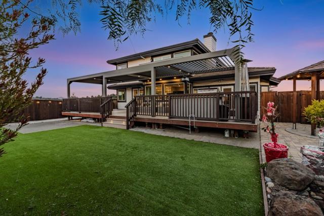 11550 Skyline Boulevard, Oakland CA: https://media.crmls.org/mediaz/10433faa-d4bf-41cc-a653-4c33f1b6497c.jpg