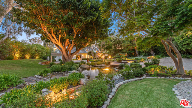 6825 Zumirez Drive, Malibu CA: https://media.crmls.org/mediaz/10436848-2dac-4272-9900-5e5d952a2197.jpg