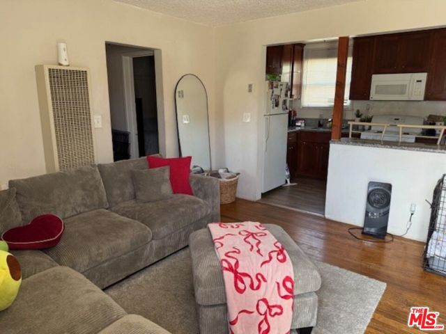 1300 W 218th Street, Torrance CA: https://media.crmls.org/mediaz/10436ba5-2026-49e0-822b-452d05573dc9.jpg