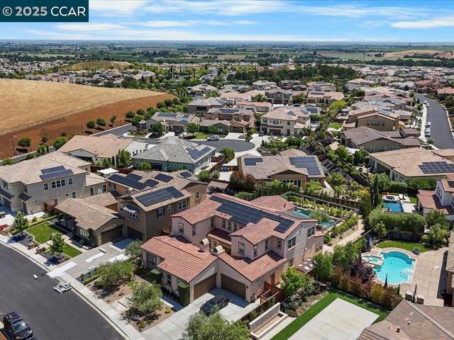 1927 Vintage Cir, Brentwood CA: https://media.crmls.org/mediaz/1043eb9f-6842-4d93-bb1f-87b4e98ee34b.jpg