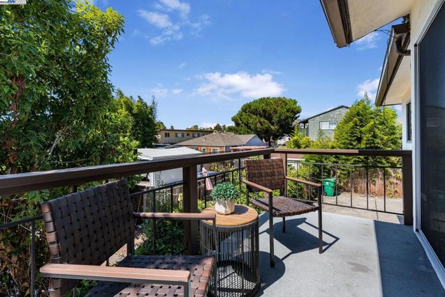 1233 Broadway, Alameda CA: https://media.crmls.org/mediaz/104436bf-dfd5-4768-8205-c495458e622a.jpg