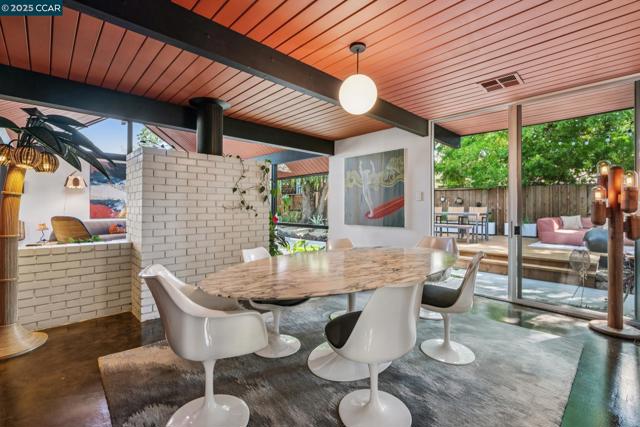 232 Clyde Dr, Walnut Creek CA: https://media.crmls.org/mediaz/10443bbf-dc91-464c-8c6a-302cdf8fffb3.jpg