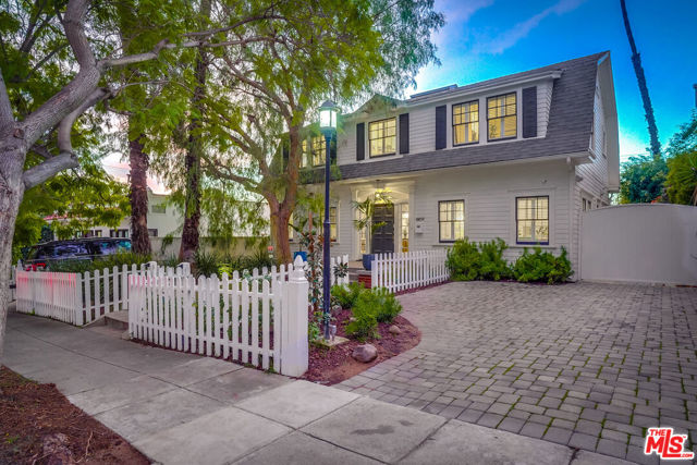1607 N Vista Street, Los Angeles CA: https://media.crmls.org/mediaz/10444007-241b-452b-8ca2-7db4ba0653e7.jpg