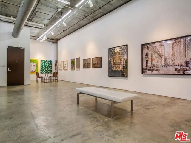 1100 S Hope Street, Los Angeles CA: https://media.crmls.org/mediaz/1044e16a-7b50-4069-8b19-e40cf2c70548.jpg