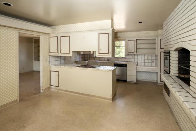 26666 Laurel Lane, Los Altos Hills CA: https://media.crmls.org/mediaz/1045927e-ba84-4d5b-8a9f-c528fe82d068.jpg