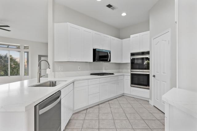 44584 S Heritage Palms Drive, Indio CA: https://media.crmls.org/mediaz/1045e4ff-f303-4001-852a-e95355ced1ef.jpg