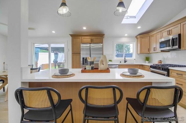 5165 WINTHROP ST, San Diego CA: https://media.crmls.org/mediaz/1045ed22-94dc-4930-90bc-eab8138d8be7.jpg