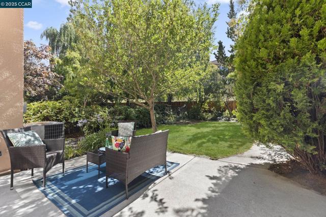 731 Lakemont Pl, San Ramon CA: https://media.crmls.org/mediaz/1046ffb3-c0b7-4b13-afa3-2ba8aafe17c6.jpg