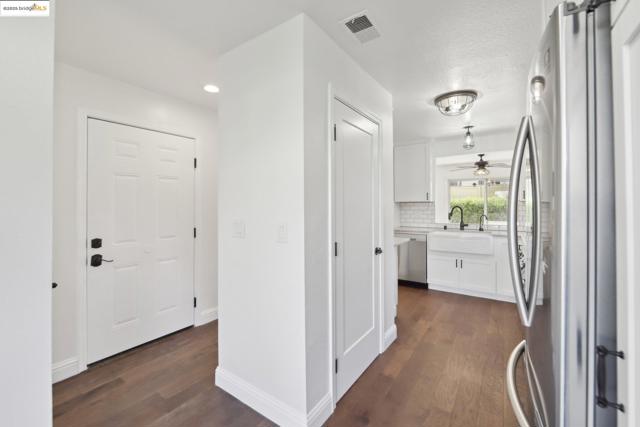 204 Pebblecreek Ct, Martinez CA: https://media.crmls.org/mediaz/1048de64-2d3b-4513-8757-5190f2f12990.jpg